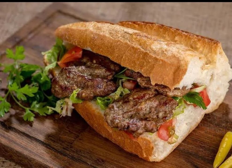 Ekmek Arası Izgara Köfte