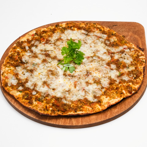 Kıymalı Kaşarlı Lahmacun