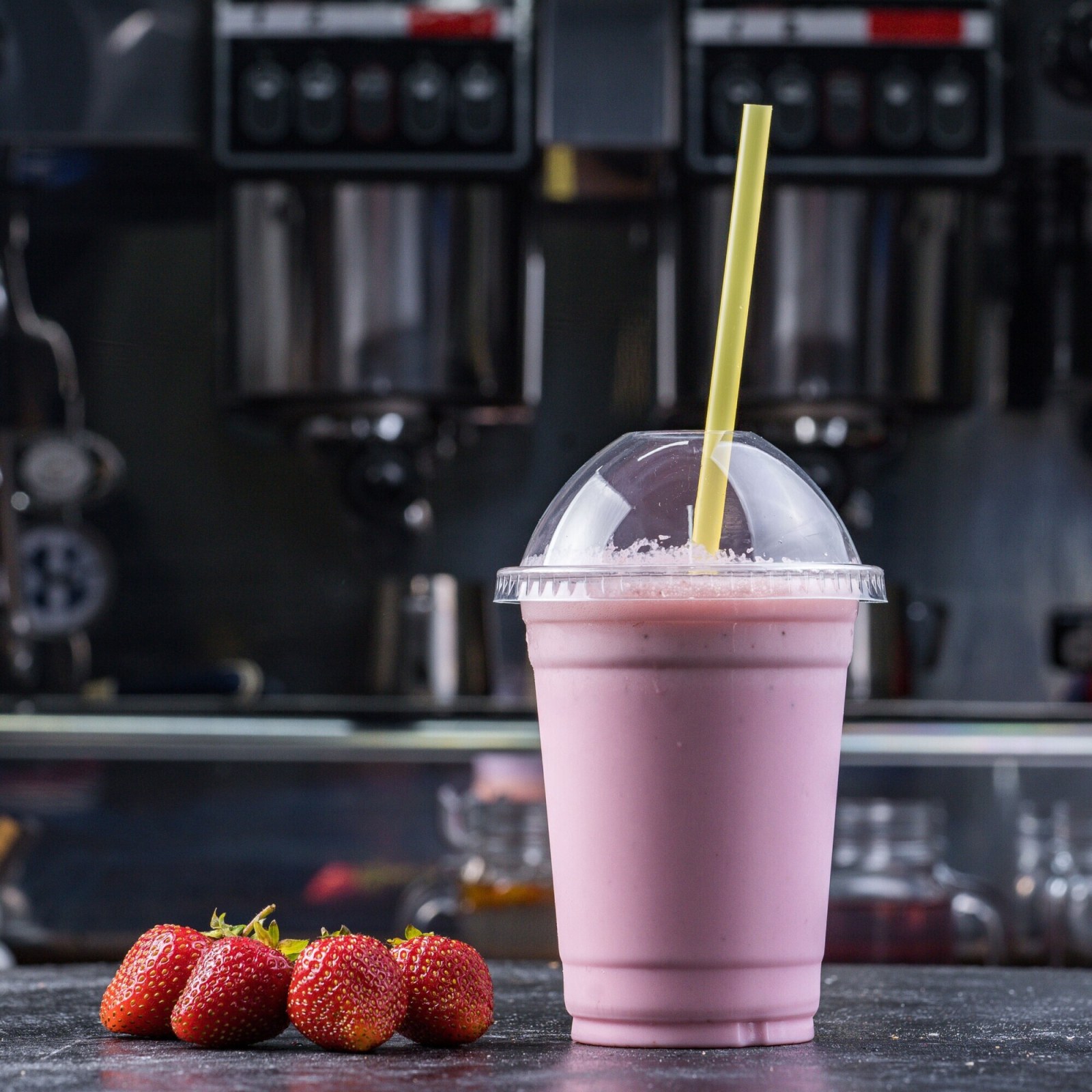 Çilekli Milkshake (50 cl.)