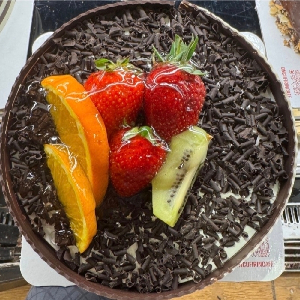 Çikolatalı & Karışık Meyveli Pasta (10-12 Kişilik)