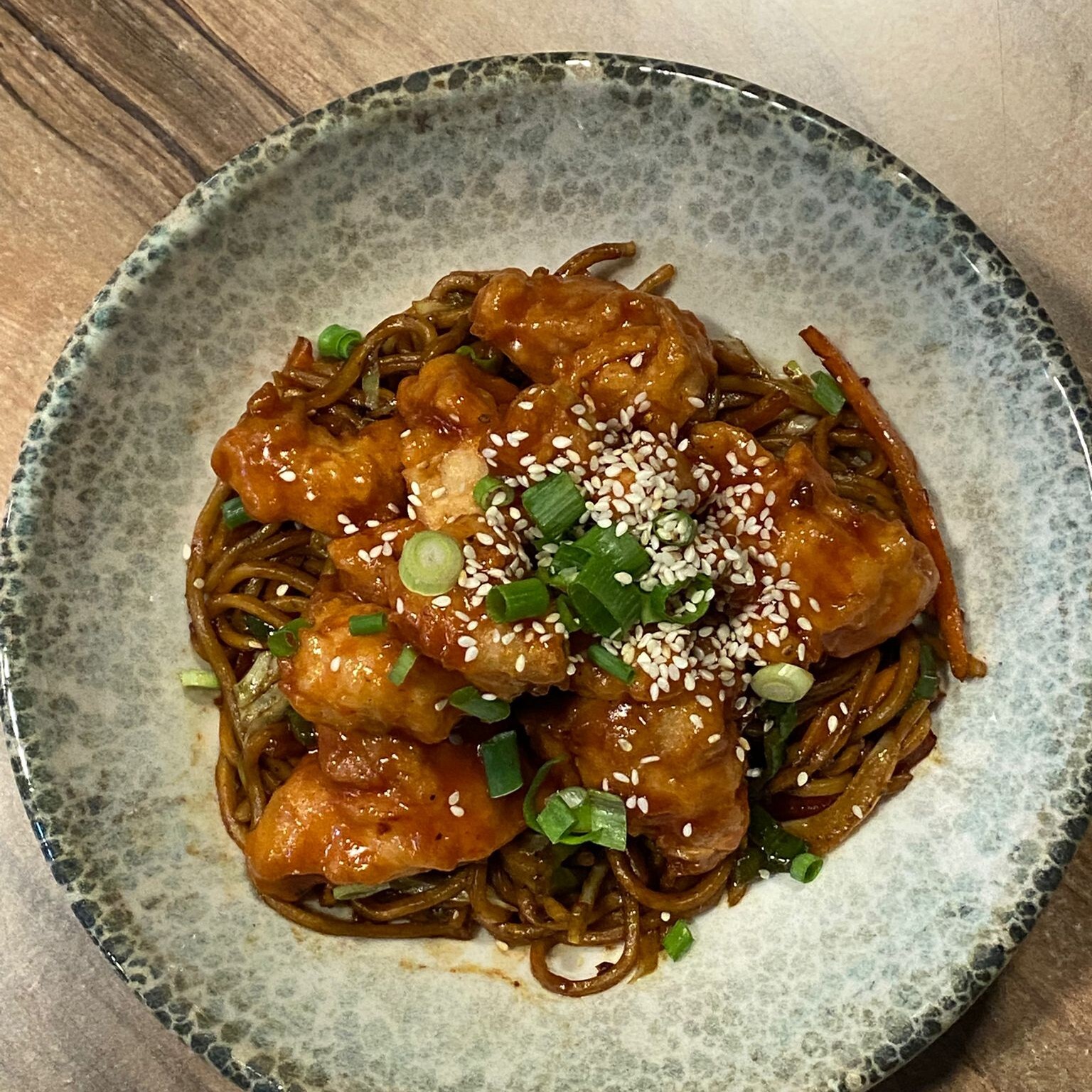 Noodle Üstü General Tso