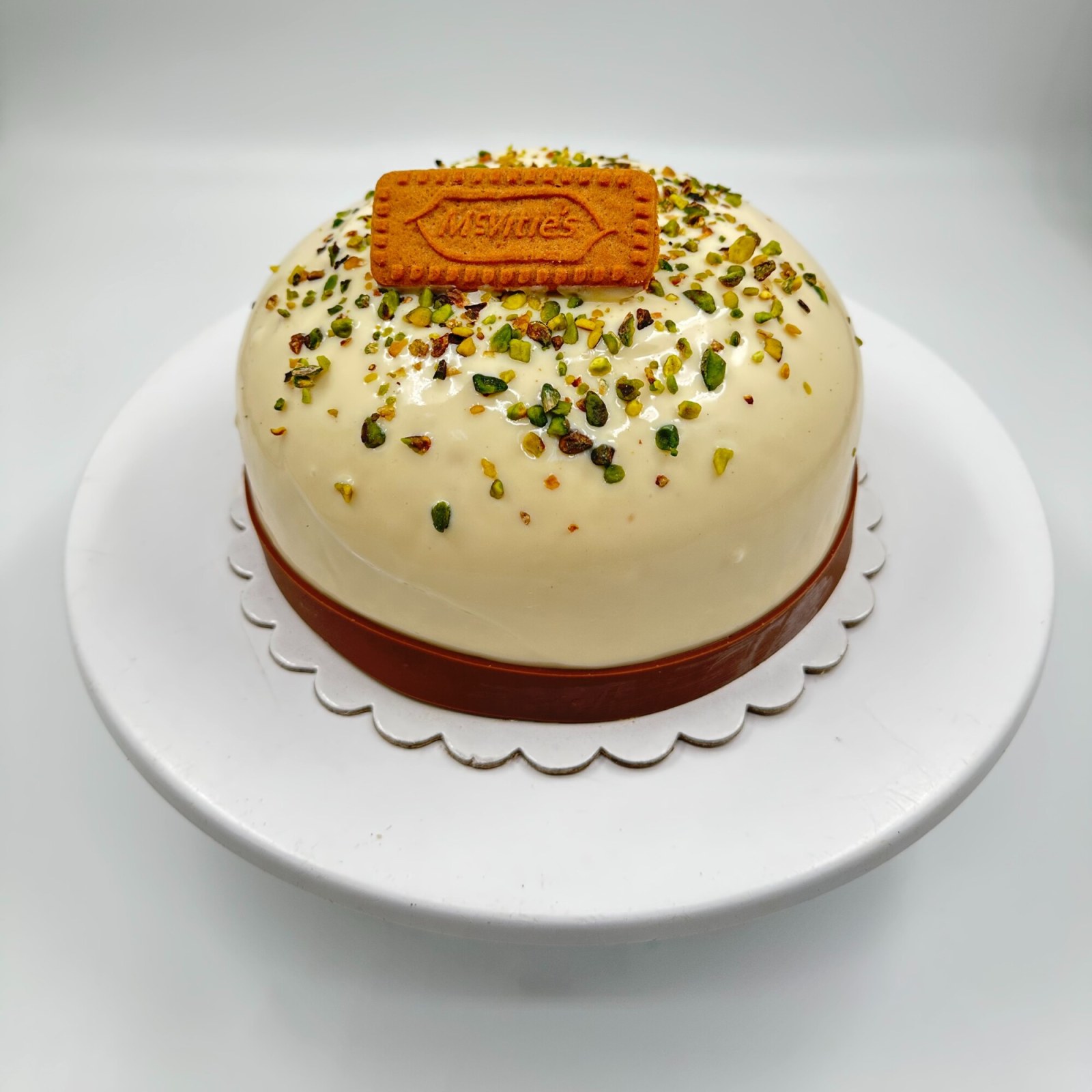 Beyaz Çikolatalı Muzlu Pasta (No.1) (8-10 Kişilik)