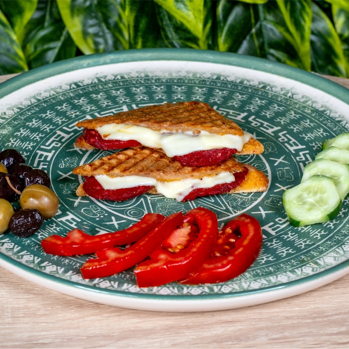 Sucuklu Kaşarlı Tost