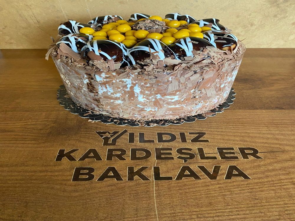 Profiterollü Pasta (8 Kişilik)