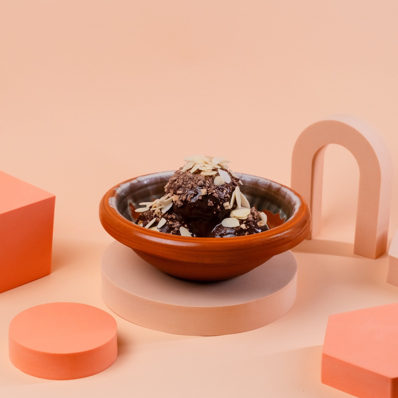 Profiterol Dark Chocolate & Almond