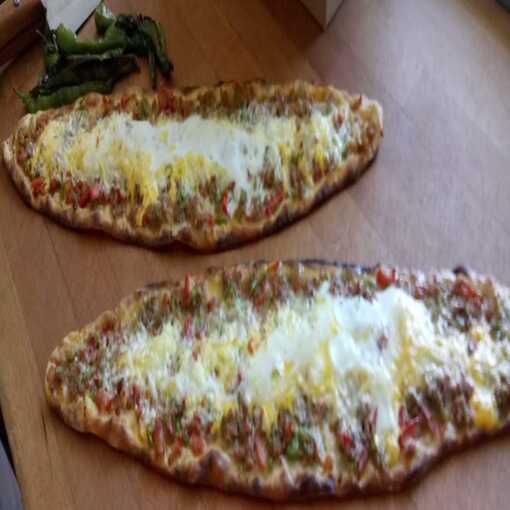 Kuşbaşılı Kaşarlı Yumurtalı Pide