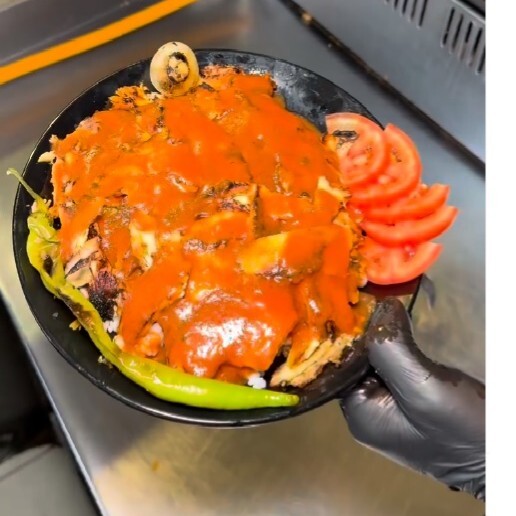 Pilav Üstü Tavuk Döner Servis