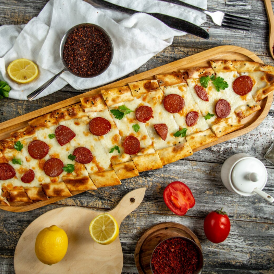 Kaşar Sucuklu Pide
