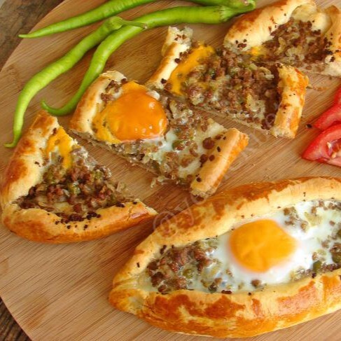 Kıymalı Yumurtalı Açık Pide