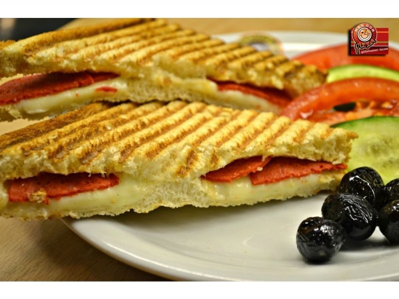 Kaşarlı Sucuklu Tost