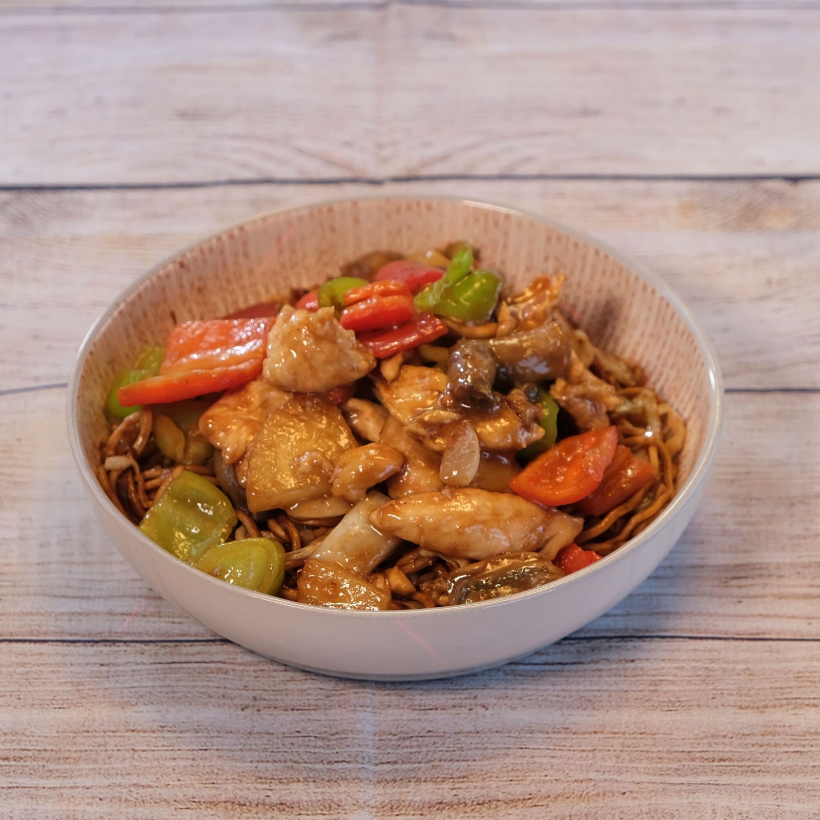 Sebzeli Erişte Üstü & Thai Usulü Kaju Fıstıklı Tavuk