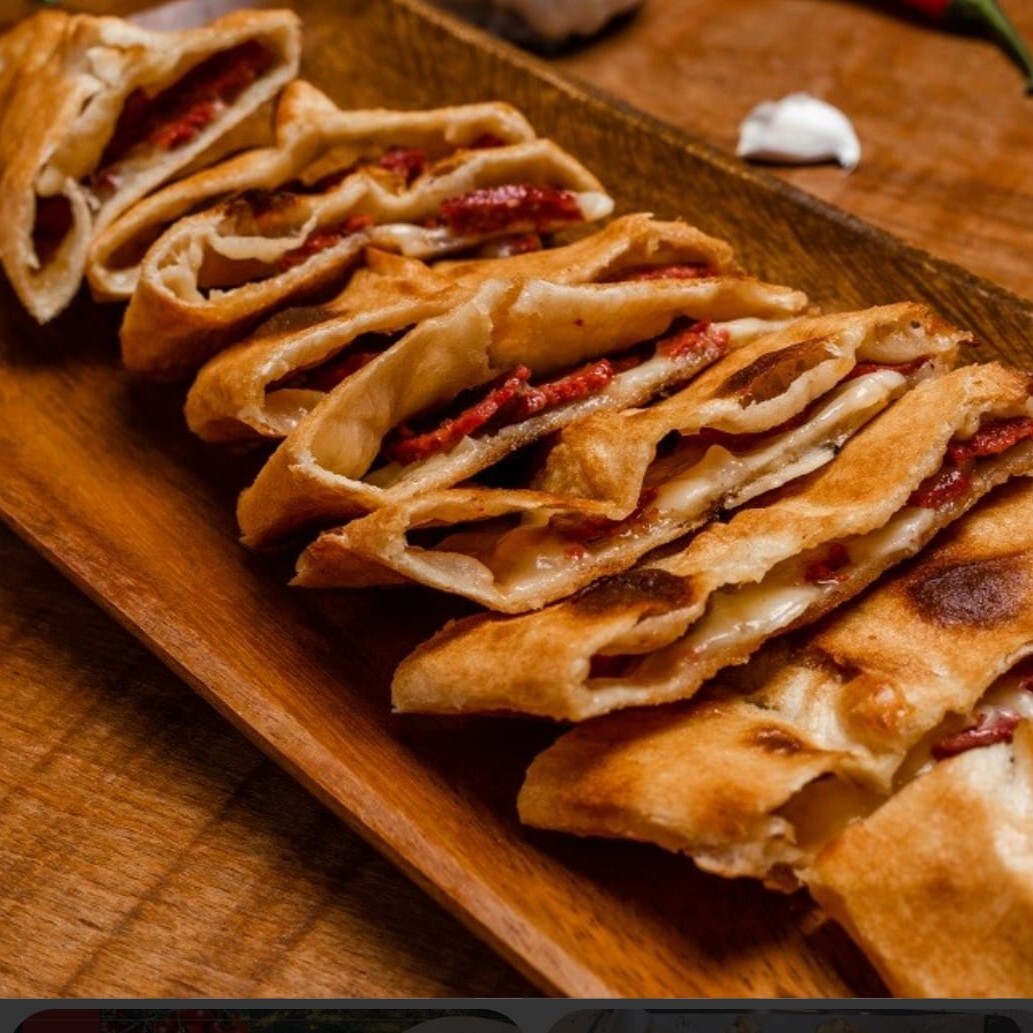 Sucuklu Pide
