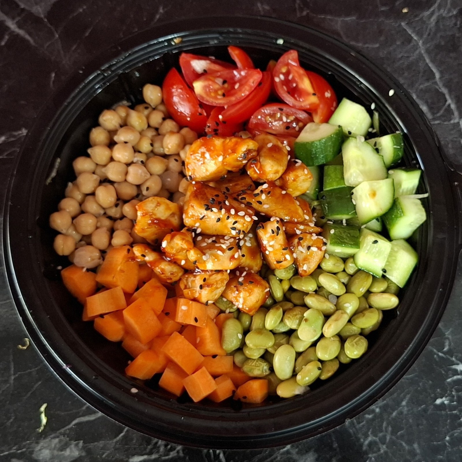Sweet Chili Soslu Tavada Kızartılmış Tavuklu Bowl