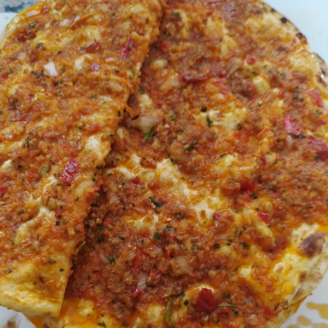 Sade Sokak Lahmacunu