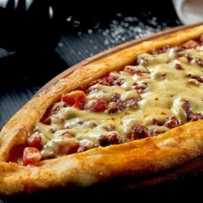 Kavurmalı Kaşarlı Pide