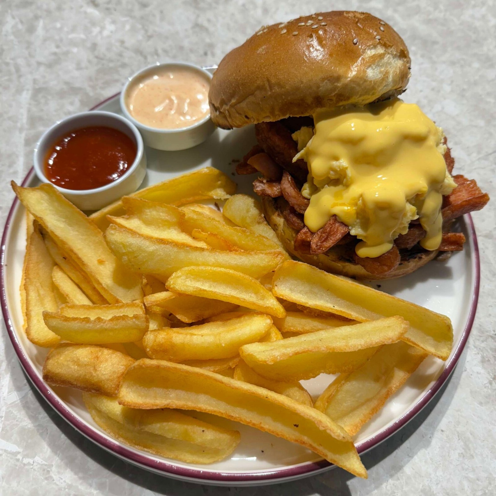 Burger Kahvaltı Füme Tavuk sosis
