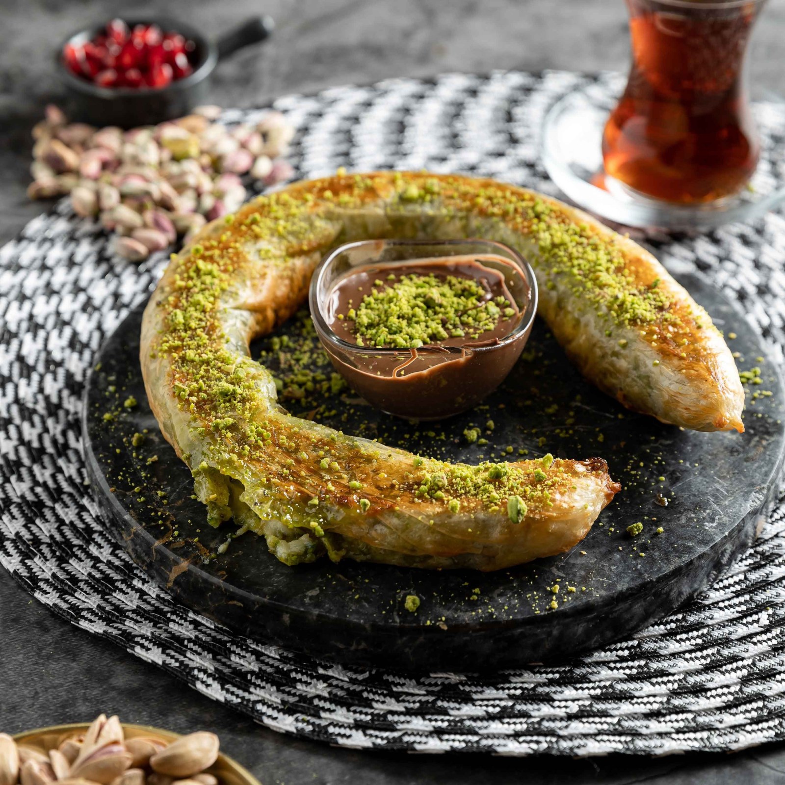 Katmer (Simit) (1-2 kişilik yanında çikolata ile)