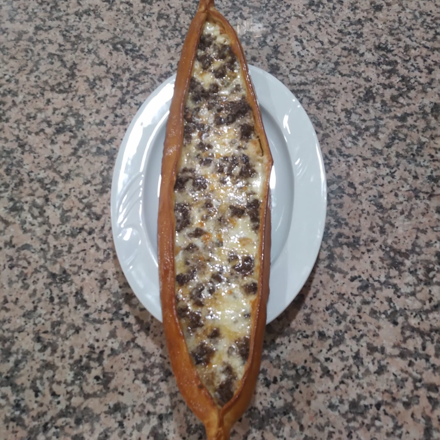 Kavurmalı Kaşarlı Pide