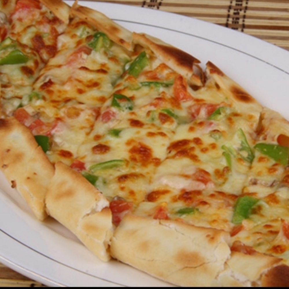 Sebzeli kaşarlı pide