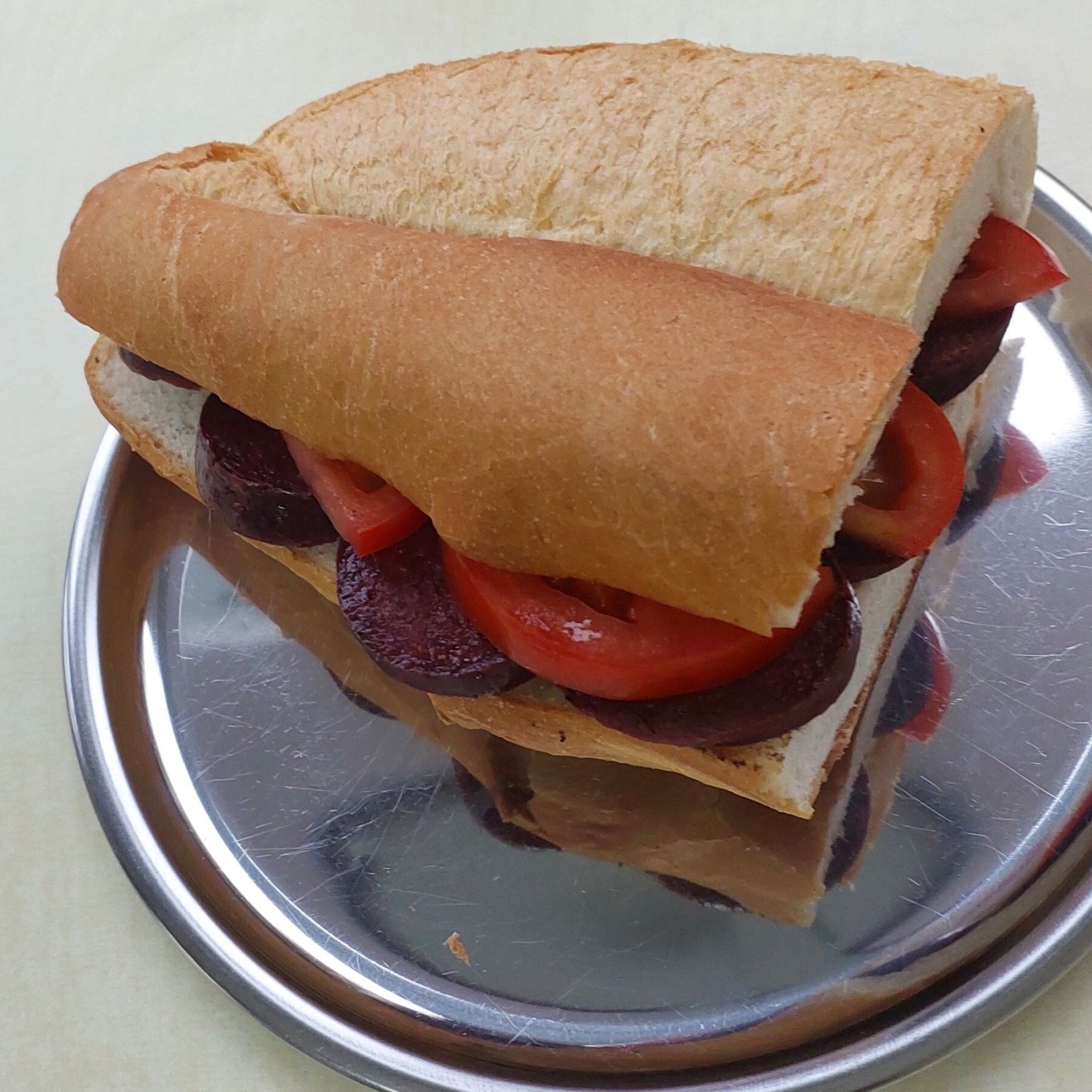 Yarım Ekmek Arası Sucuk