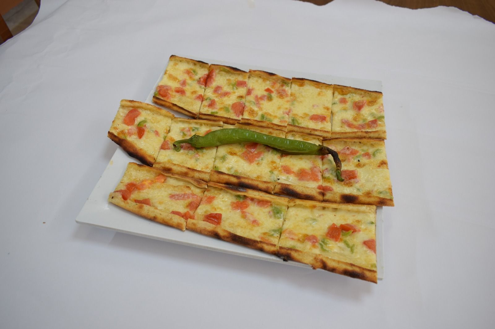Kaşarlı Sebzeli Pide