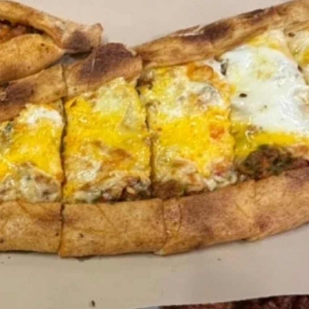 Kıymalı Yumurtalı Pide