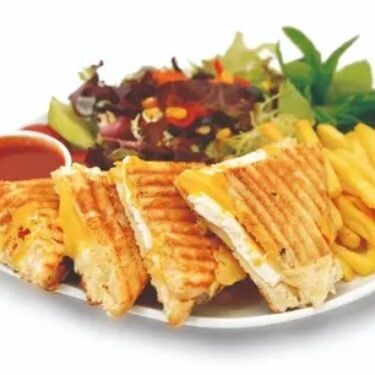 Üç Peynirli Tost