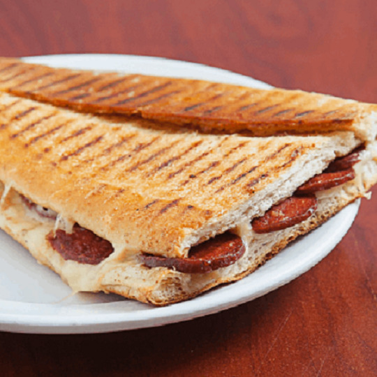 Sucuklu Tost Menü