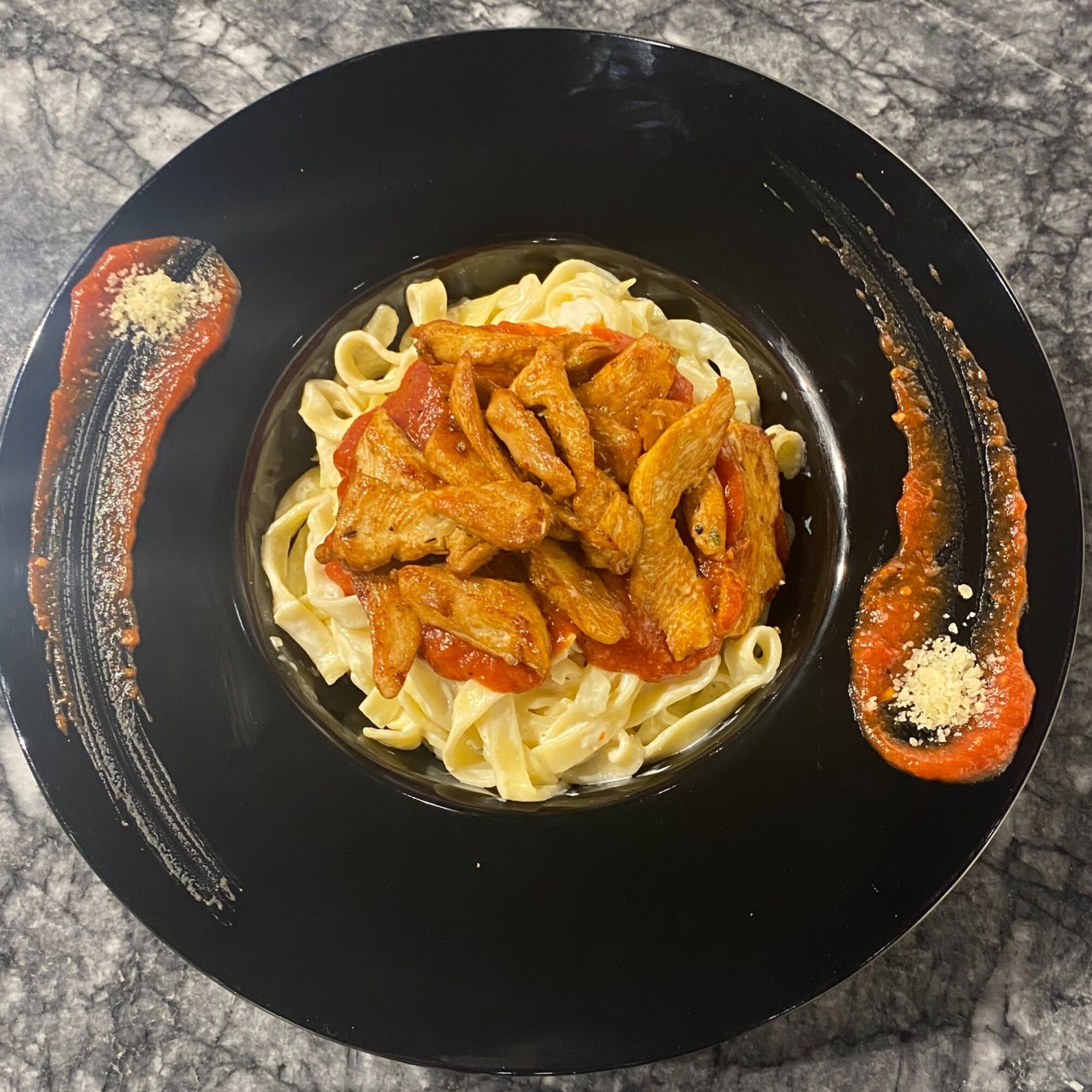 Arabiata Soslu Tavuklu Fettucini Makarna