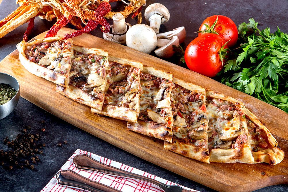 Kuşbaşılı Kaşarlı Pide