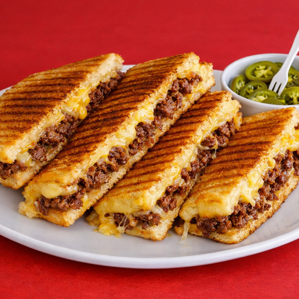 Bol Malzemeli Kavurma Kaşarlı Tost