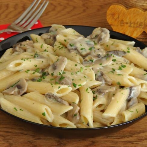 Tavuk ve Mantarlı Kremalı Makarna