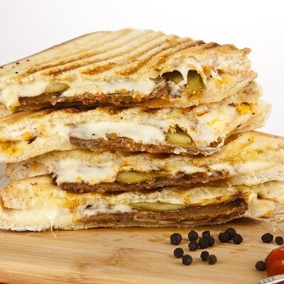 AYVALIK TOST EKMEĞİNE KAVURMALI KAŞARLI TOST