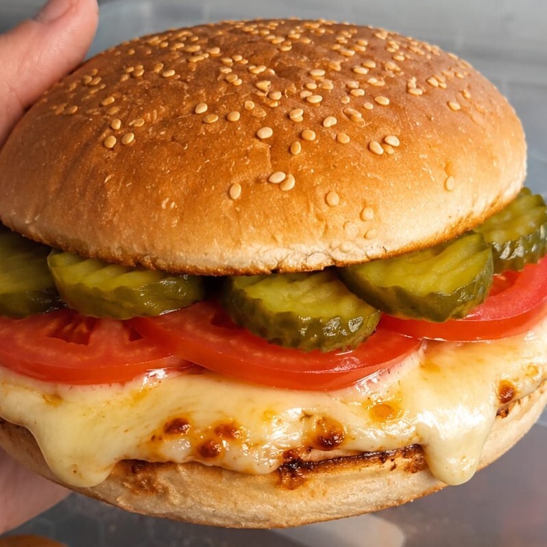 Kömürde Double Kaşar Domates Sandviç
