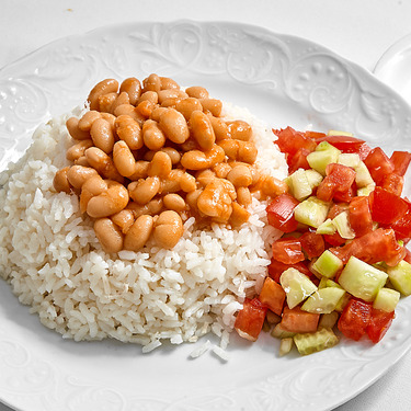1 Porsiyon Salatalı Kuru Fasulyeli Pilav (Tavuksuz)