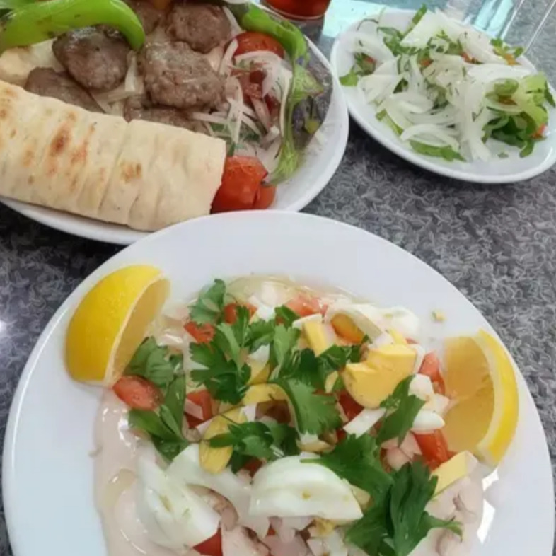 Kasap Köfte & Piyaz Salata