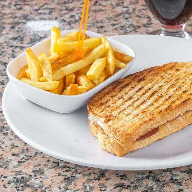 Çift Kaşarlı Tost + İçecek