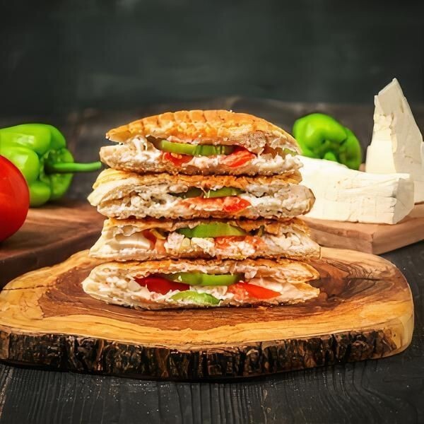 Beyaz Peynir, Domates Ve Köy Biberli (Tostlab Ege)