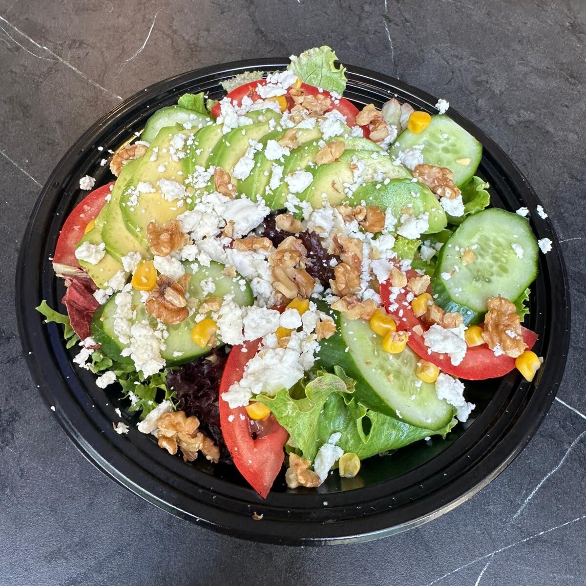 Avokadolu Tulum Peynirli Salata +coca cola 330ml