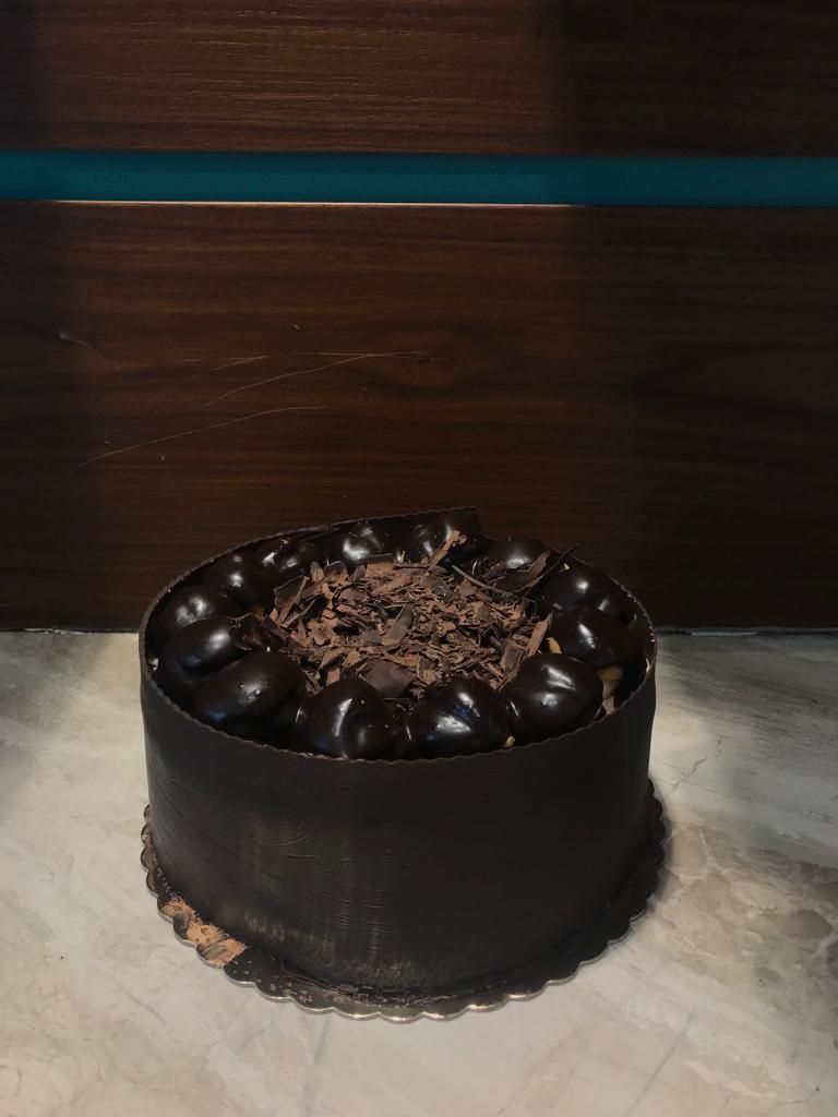 Profiterol Çikolatalı Pasta (10-12 Kişilik)