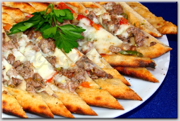 Kuşbaşılı Kaşarlı (Special) Pide