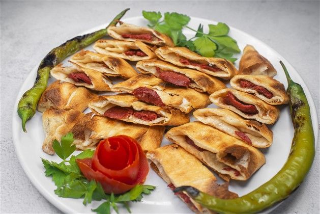 Sucuklu Kaşarlı Pide