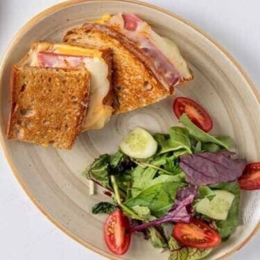 Ekşi Mayalu Jambonlu Cheddarlı Tost