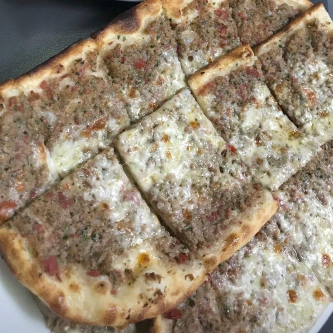Kıymalı Kaşarlı Pide