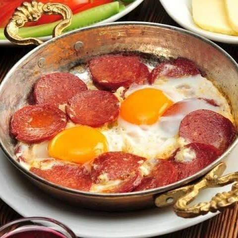 Sucuklu Yumurta