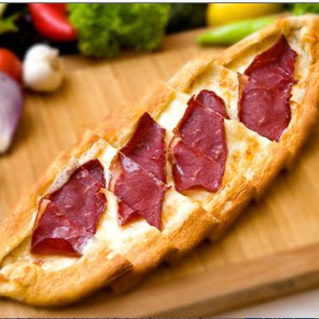 Kaşarlı Pastırmalı Pide