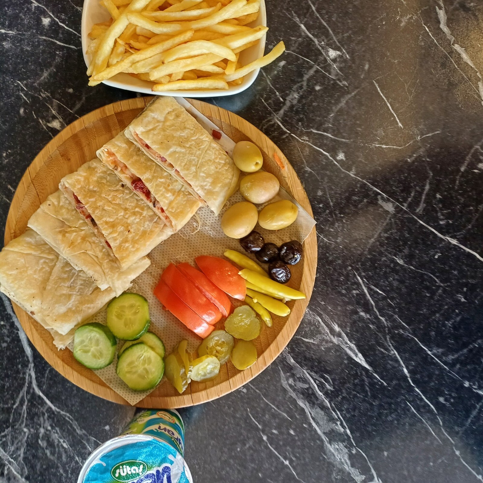 Sosisli Sucuklu Kaşarlı Gözleme