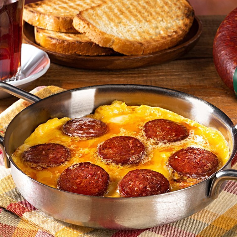 Sahanda Sucuklu Yumurta