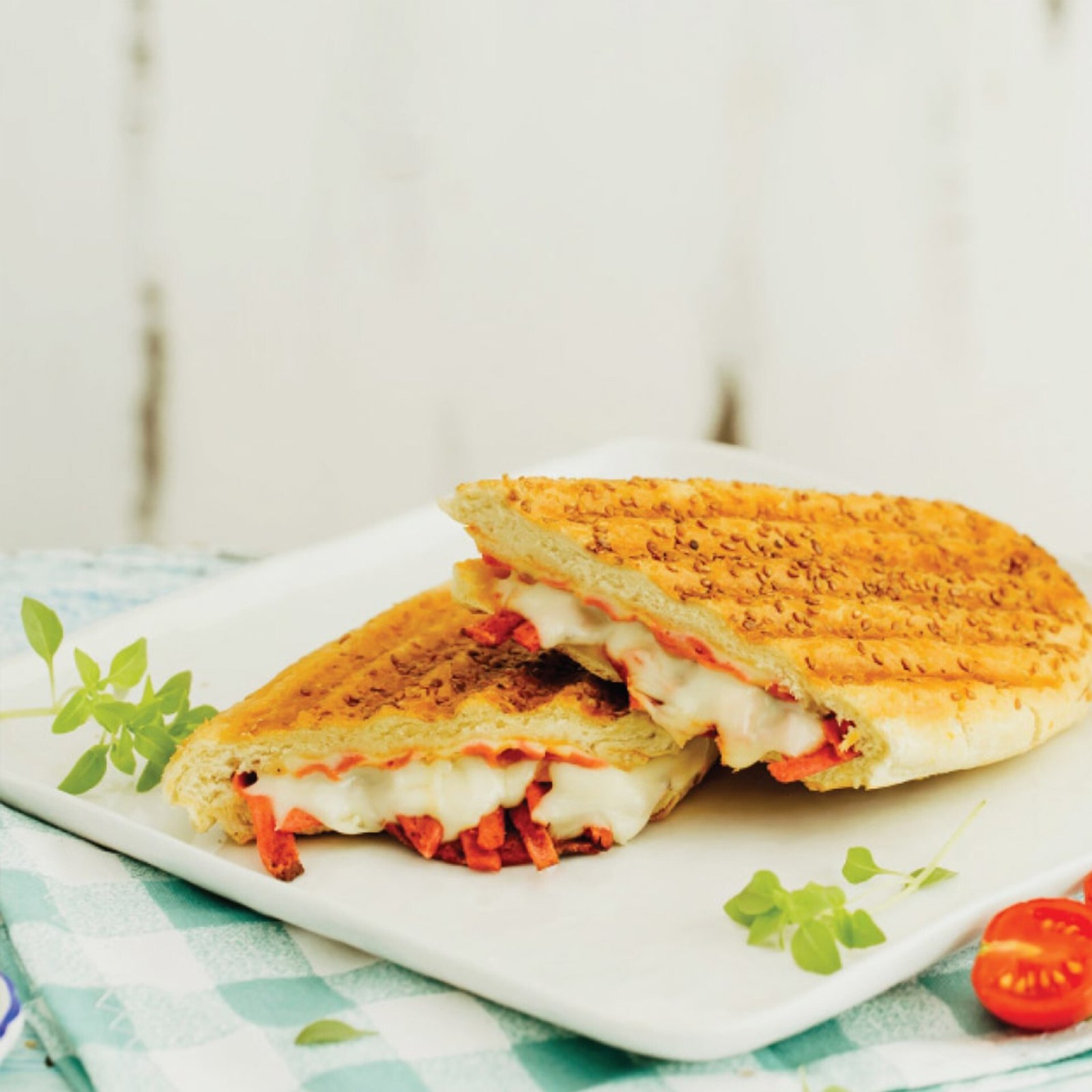 Sucuk ve Kaşarlı Karışık Tost