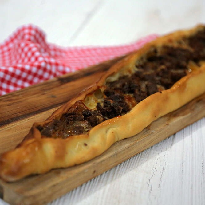 Kavurmalı Pide